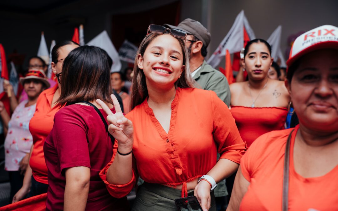 Rixi Moncada refuerza la unidad y el compromiso en LIBRE durante Conversatorio en La Paz