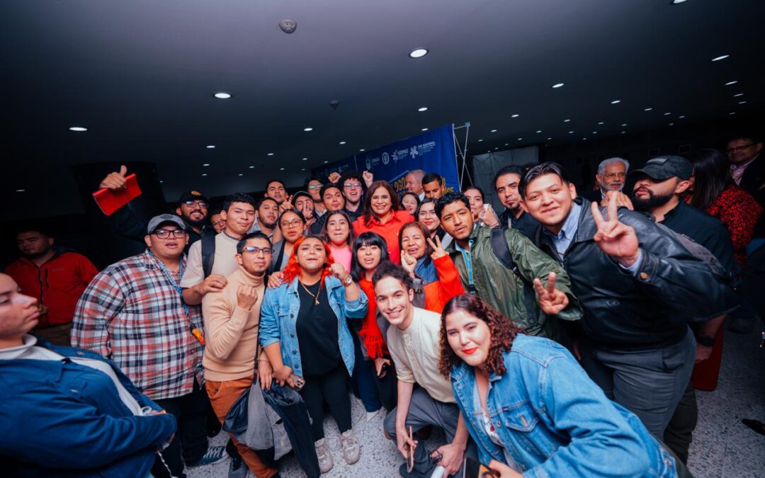 La candidata presidencial Rixi Moncada participa en diálogo político con estudiantes de la UNAH