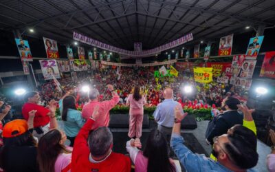 La candidata presidencial Rixi Moncada realiza visita histórica a la Col. FESITRANH