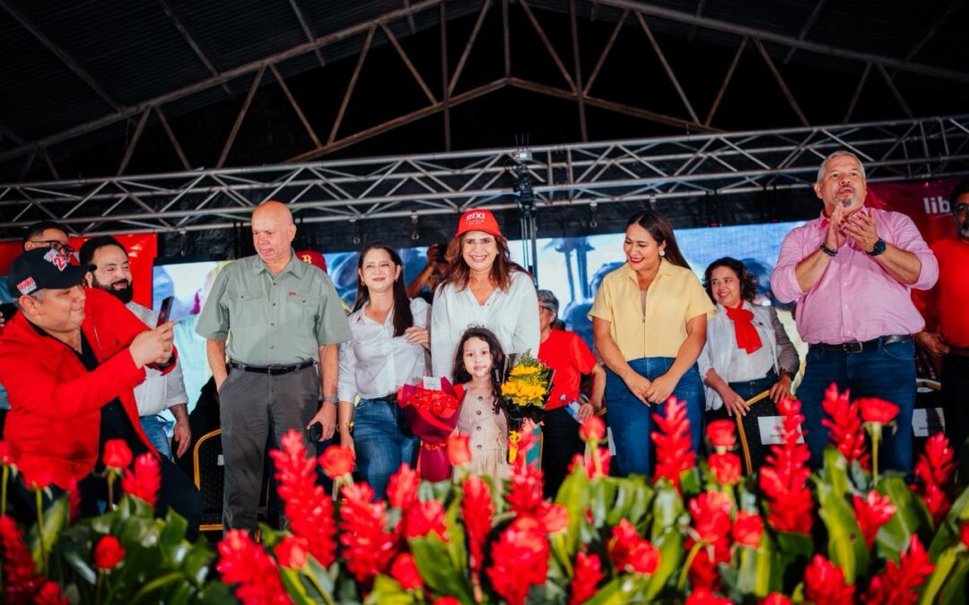 La candidata presidencial Rixi Moncada realiza visita histórica al sector Chamelecón